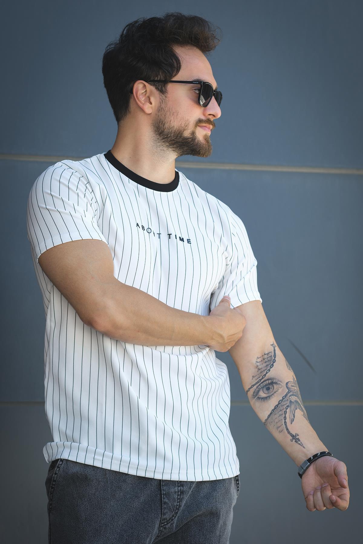 About Baskılı Çizgili Bisiklet Yaka Slim Fit Erkek Tshirt