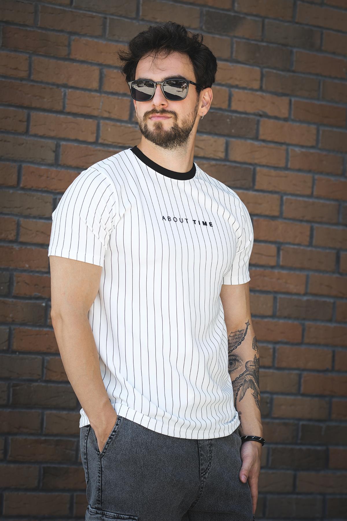 About Baskılı Çizgili Bisiklet Yaka Slim Fit Erkek Tshirt