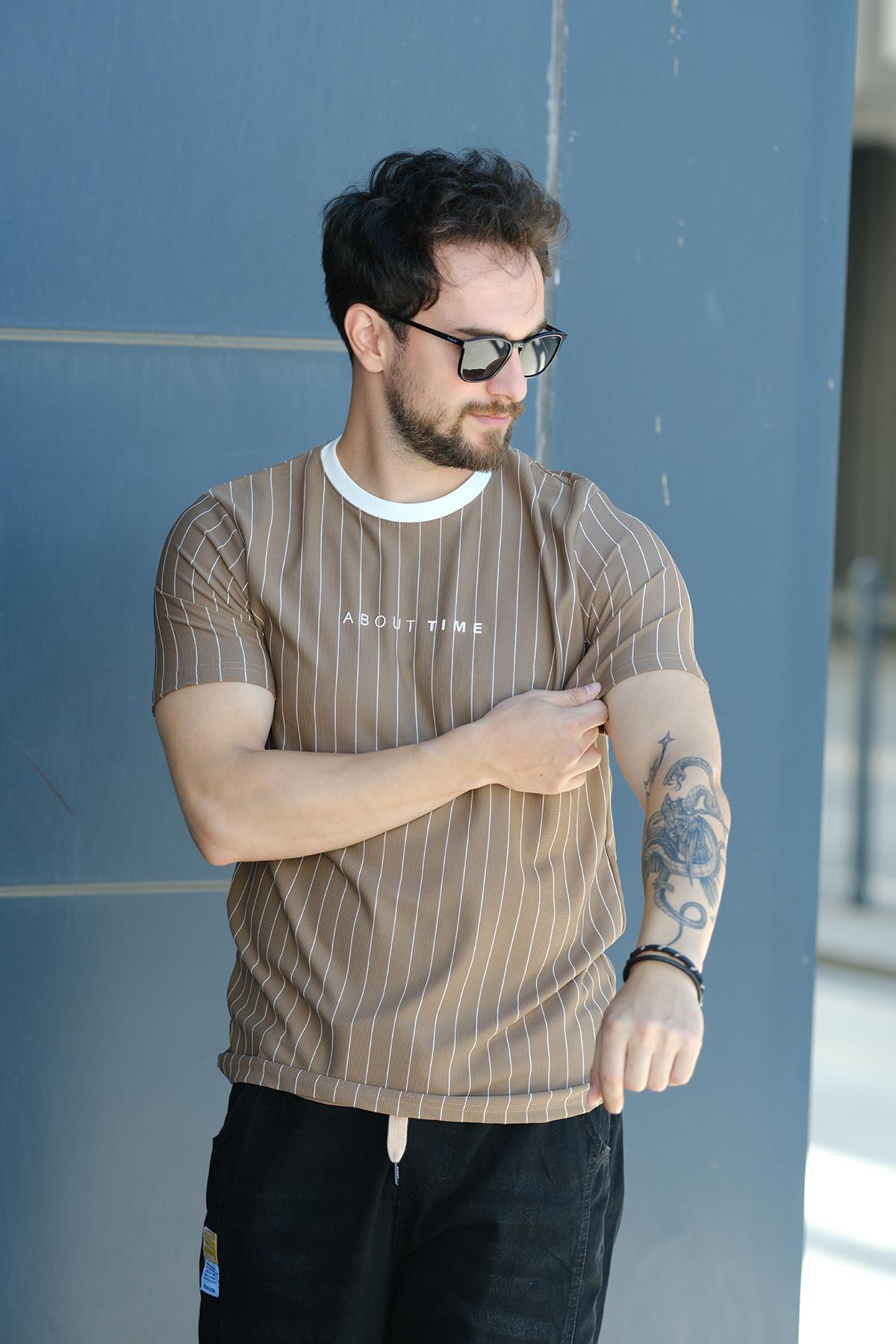 About Baskılı Çizgili Bisiklet Yaka Slim Fit Erkek Tshirt
