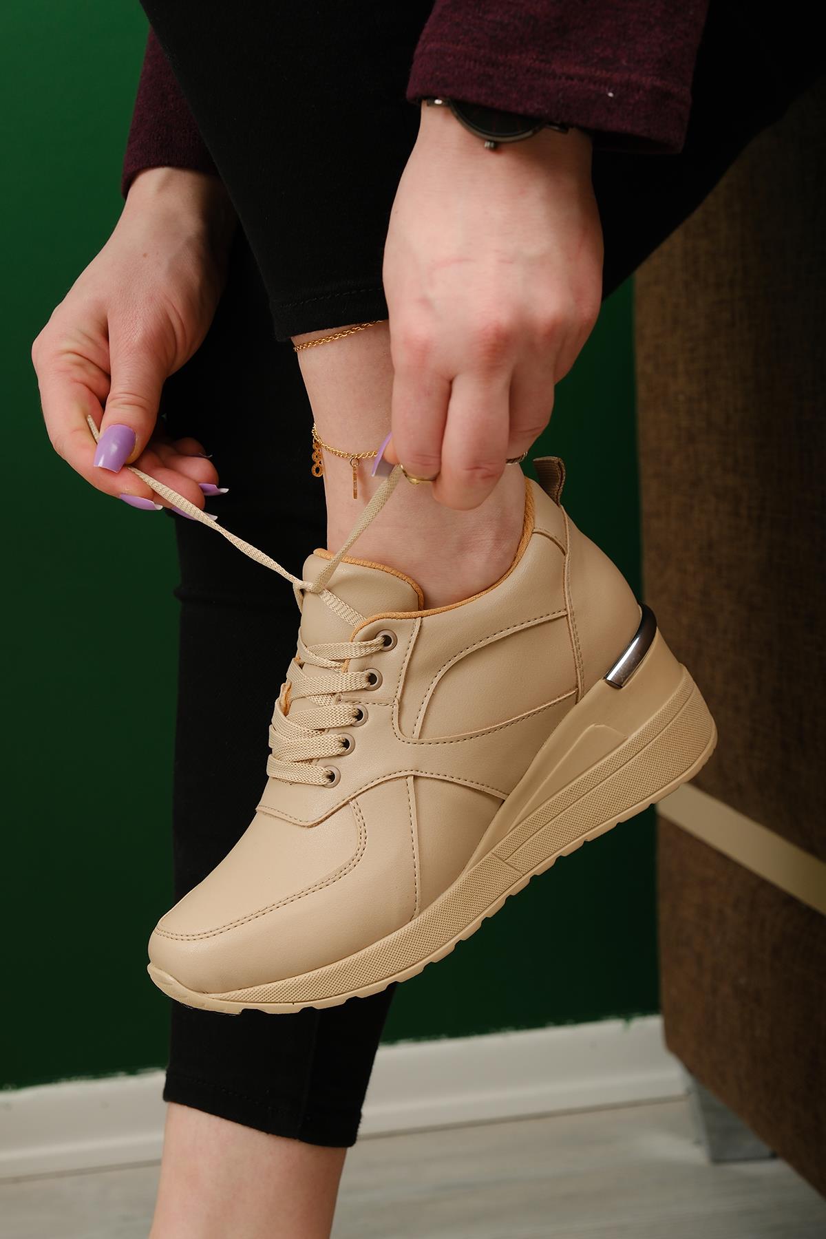 Darcia Metal Detaylı Kalın Platform Topuklu Kadın Sneaker