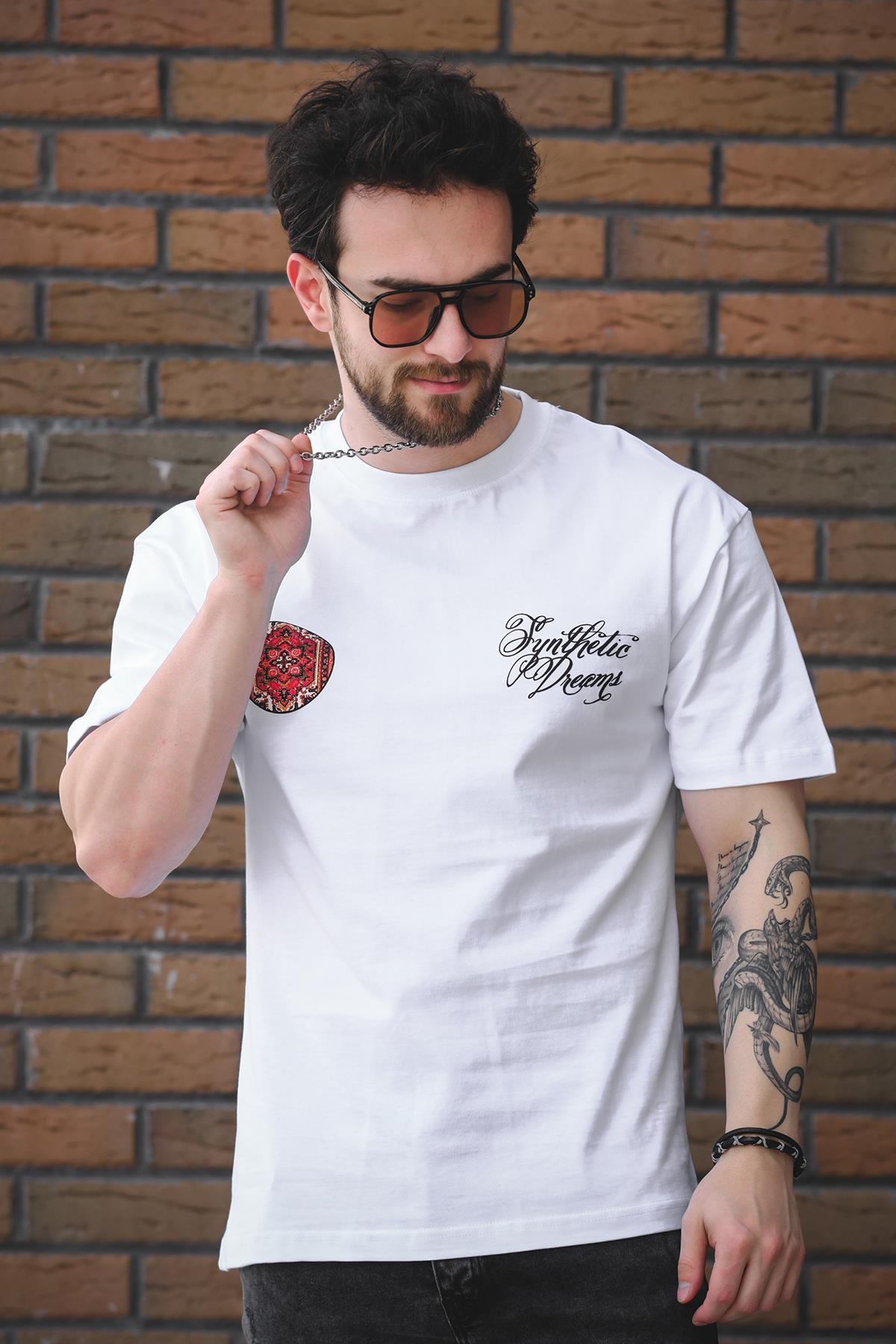 Etnik Desen Logolu Sırt ve Ön Baskılı Pamuklu Comfort Erkek Tshirt