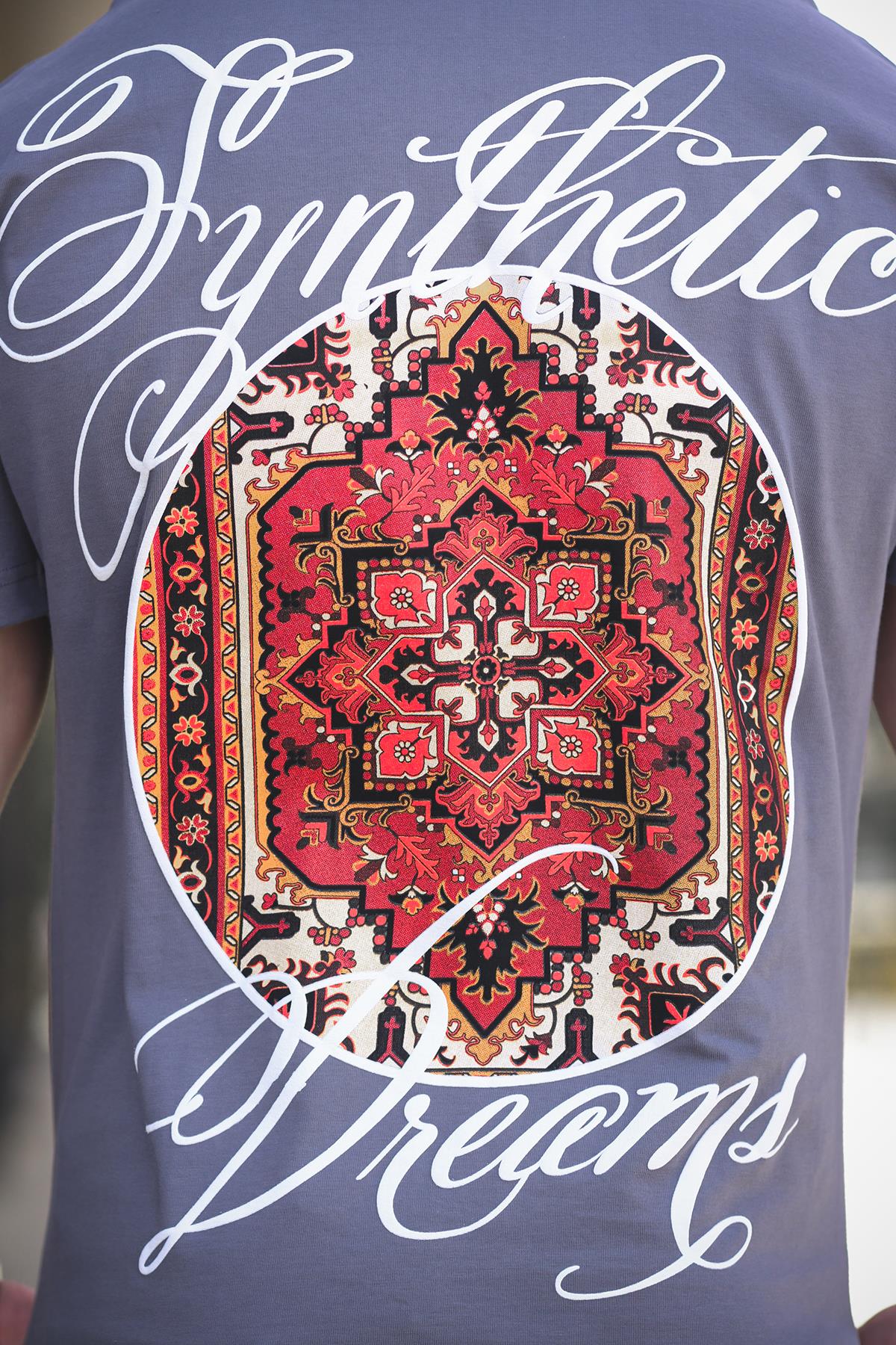 Etnik Desen Logolu Sırt ve Ön Baskılı Pamuklu Comfort Erkek Tshirt