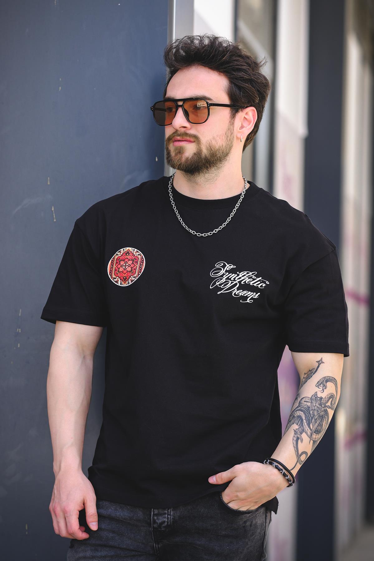Etnik Desen Logolu Sırt ve Ön Baskılı Pamuklu Comfort Erkek Tshirt