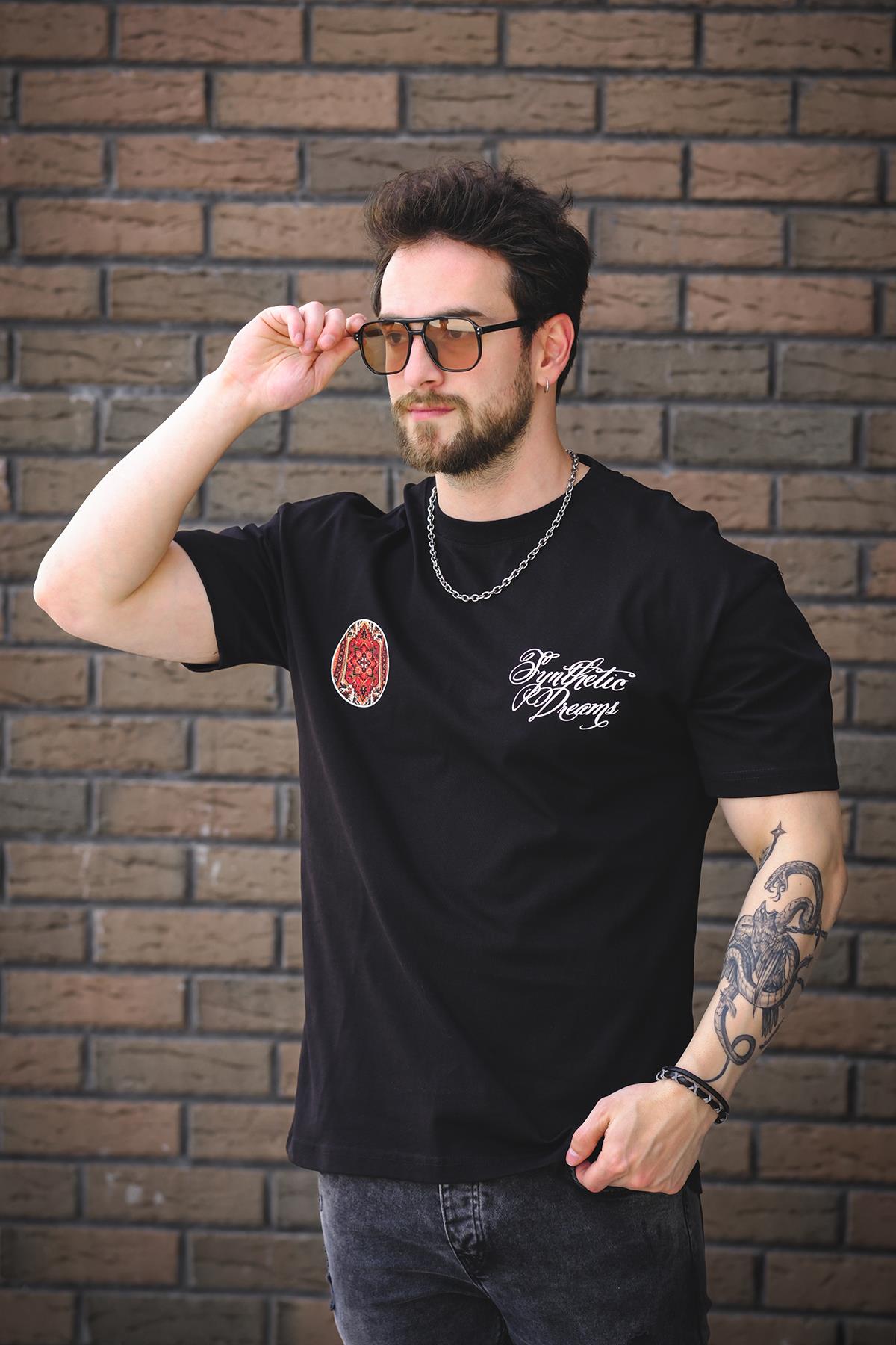 Etnik Desen Logolu Sırt ve Ön Baskılı Pamuklu Comfort Erkek Tshirt