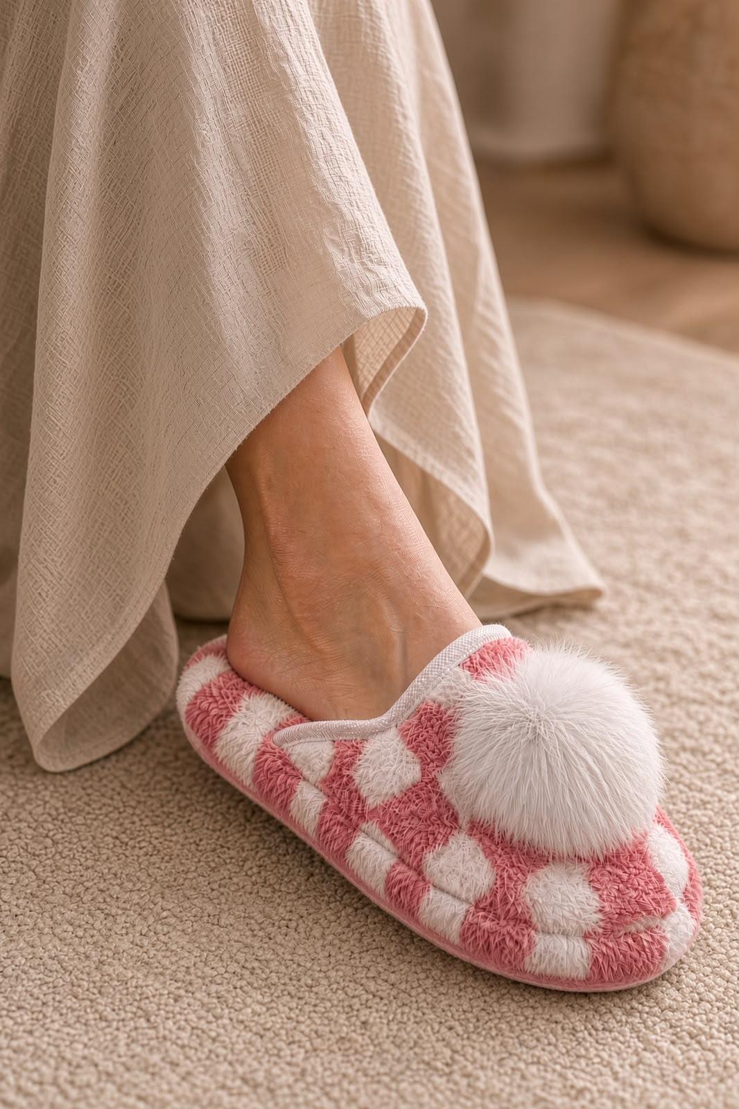 Ezy Kadın Ponponlu Damalı Peluş Ev Terliği Yumuşak Tabanlı Kışlık Panduf
