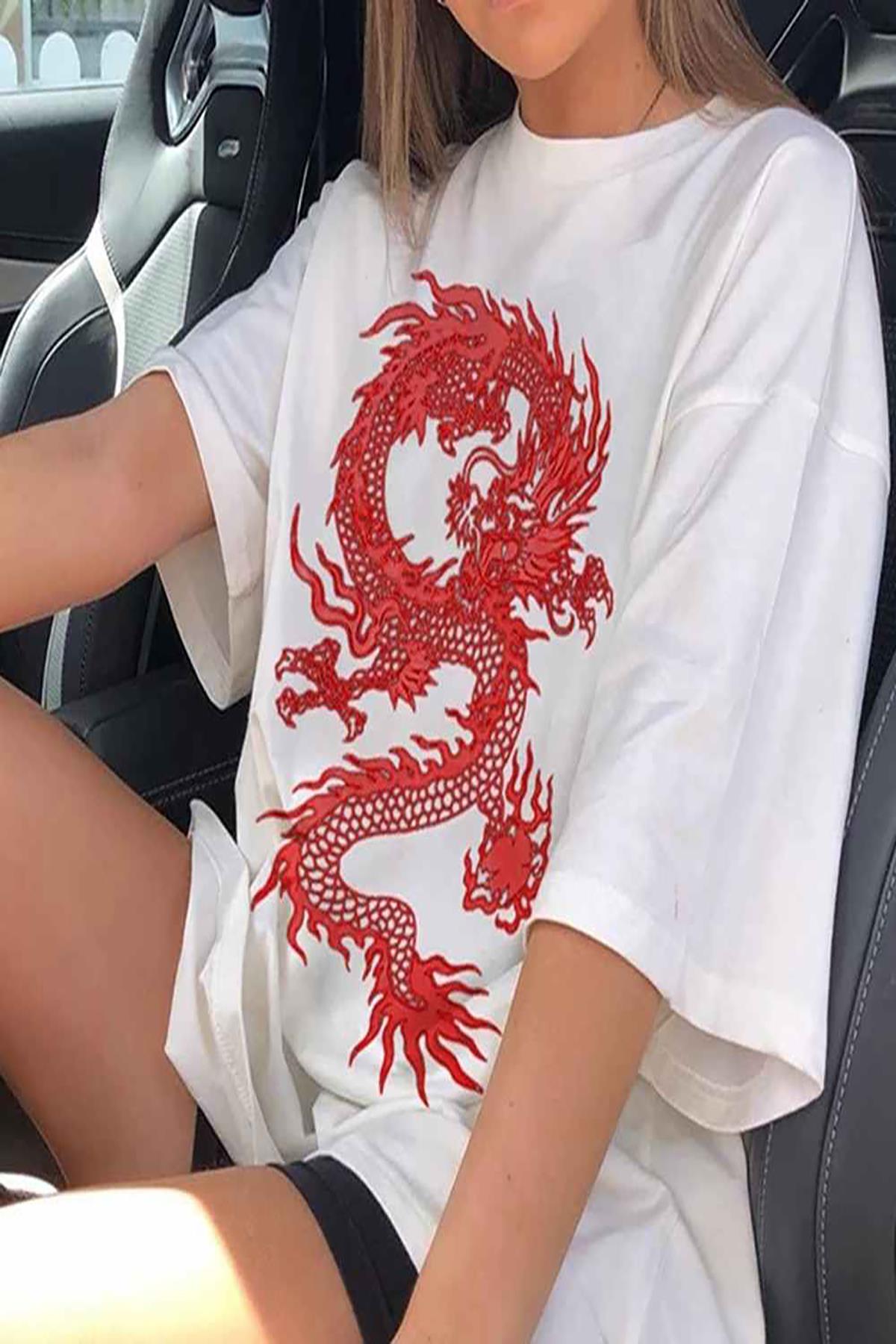Hattie Musk Dragons Baskılı Kadın Oversize Tshirt