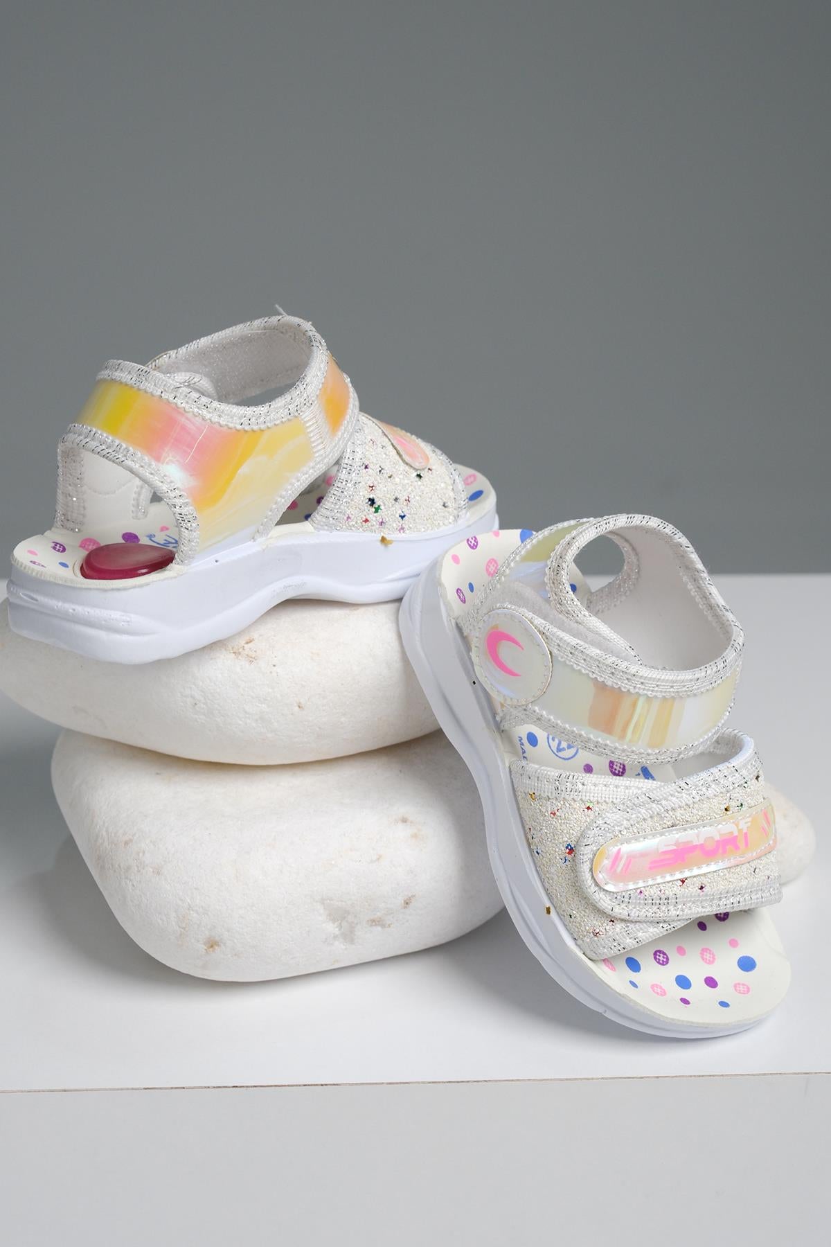 Yum Hologram Desenli Cırtlı Kız Bebek Sandalet