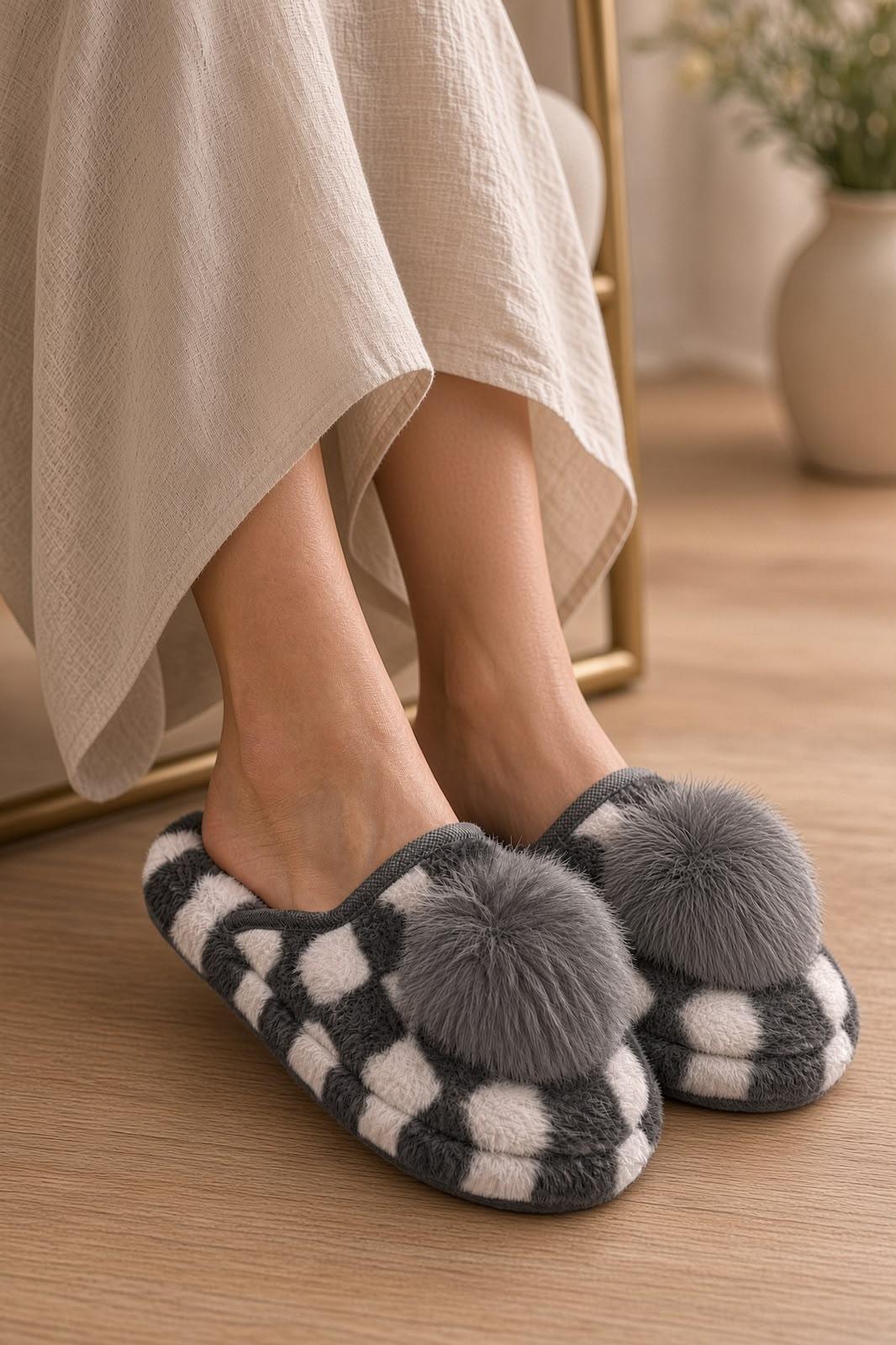 Ezy Kadın Ponponlu Damalı Peluş Ev Terliği Yumuşak Tabanlı Kışlık Panduf
