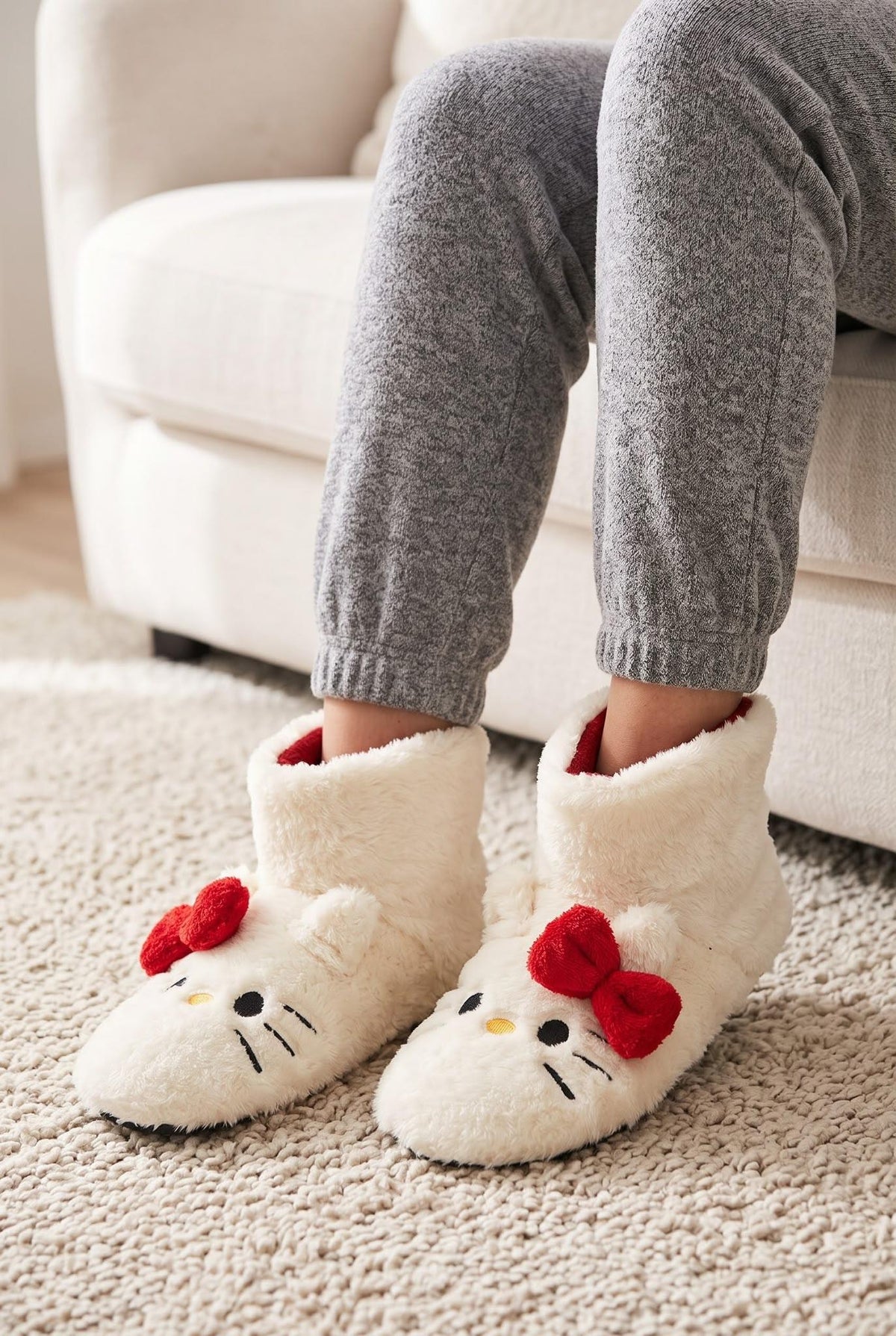 Kully Kedi Figürlü Yumuşşak Peluş Ev Botu, Kaydırmaz Tabanlı İçi Tüylü Kışlık Ev Pandufu