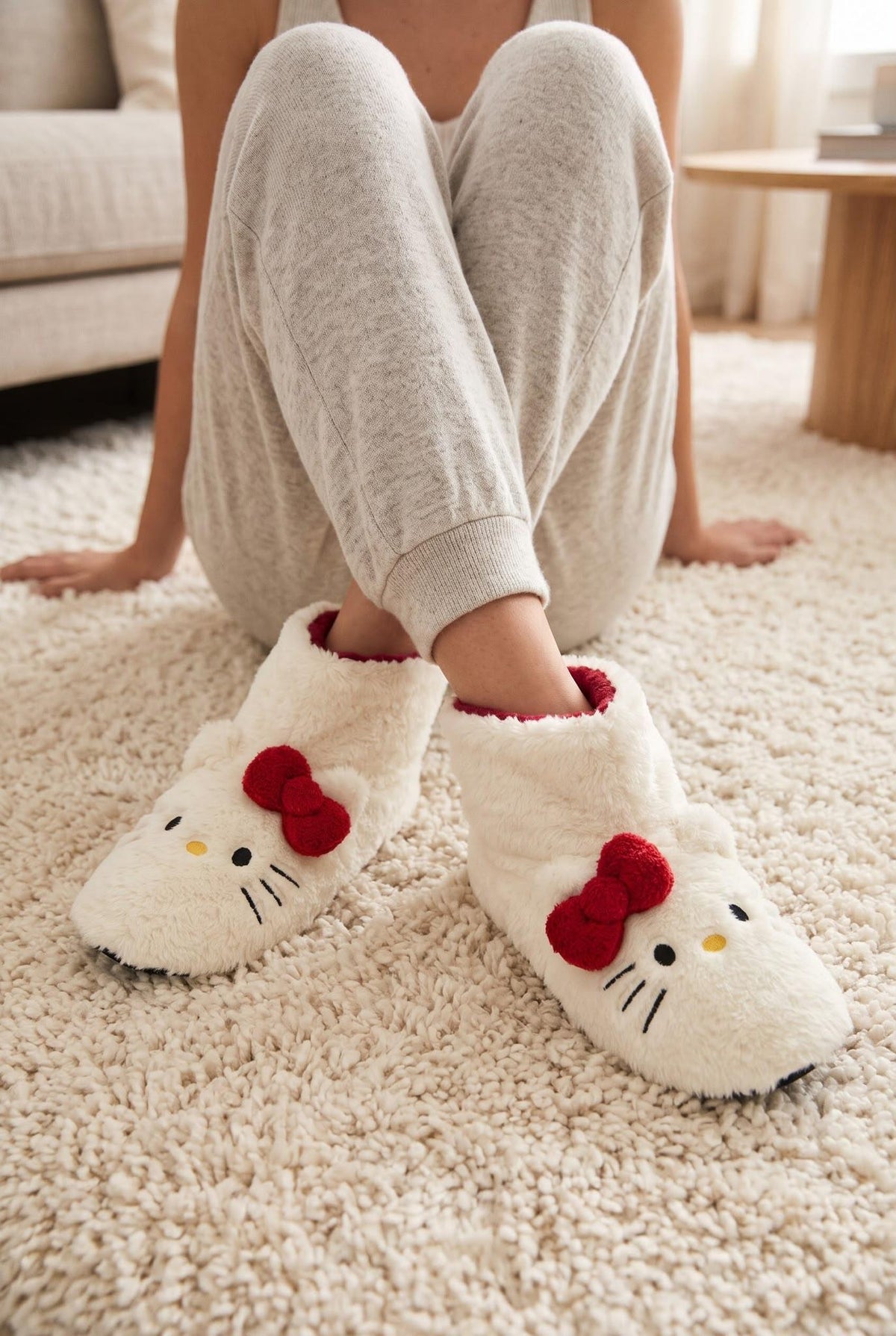 Kully Kedi Figürlü Yumuşşak Peluş Ev Botu, Kaydırmaz Tabanlı İçi Tüylü Kışlık Ev Pandufu