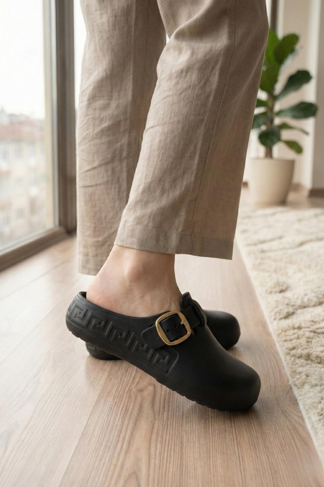 Lovi Kadın Gold Tokalı Geometrik Desenli Comfort Clog Kadın Terlik Lüks Tasarım