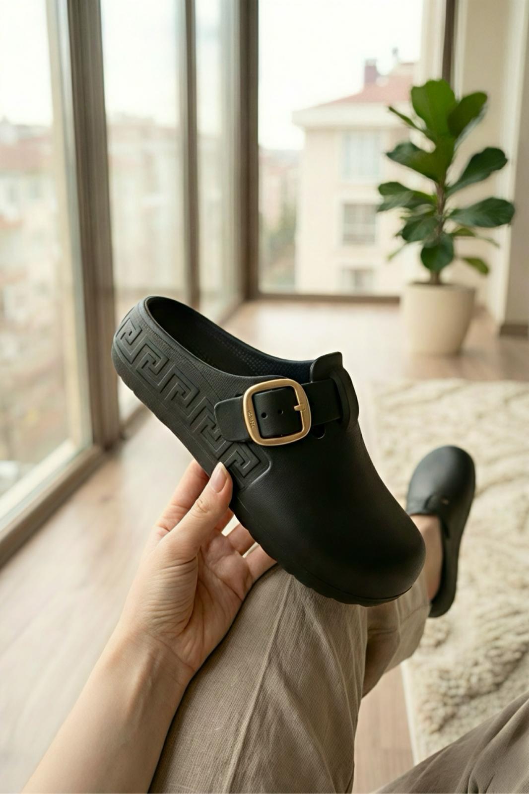 Lovi Kadın Gold Tokalı Geometrik Desenli Comfort Clog Kadın Terlik Lüks Tasarım