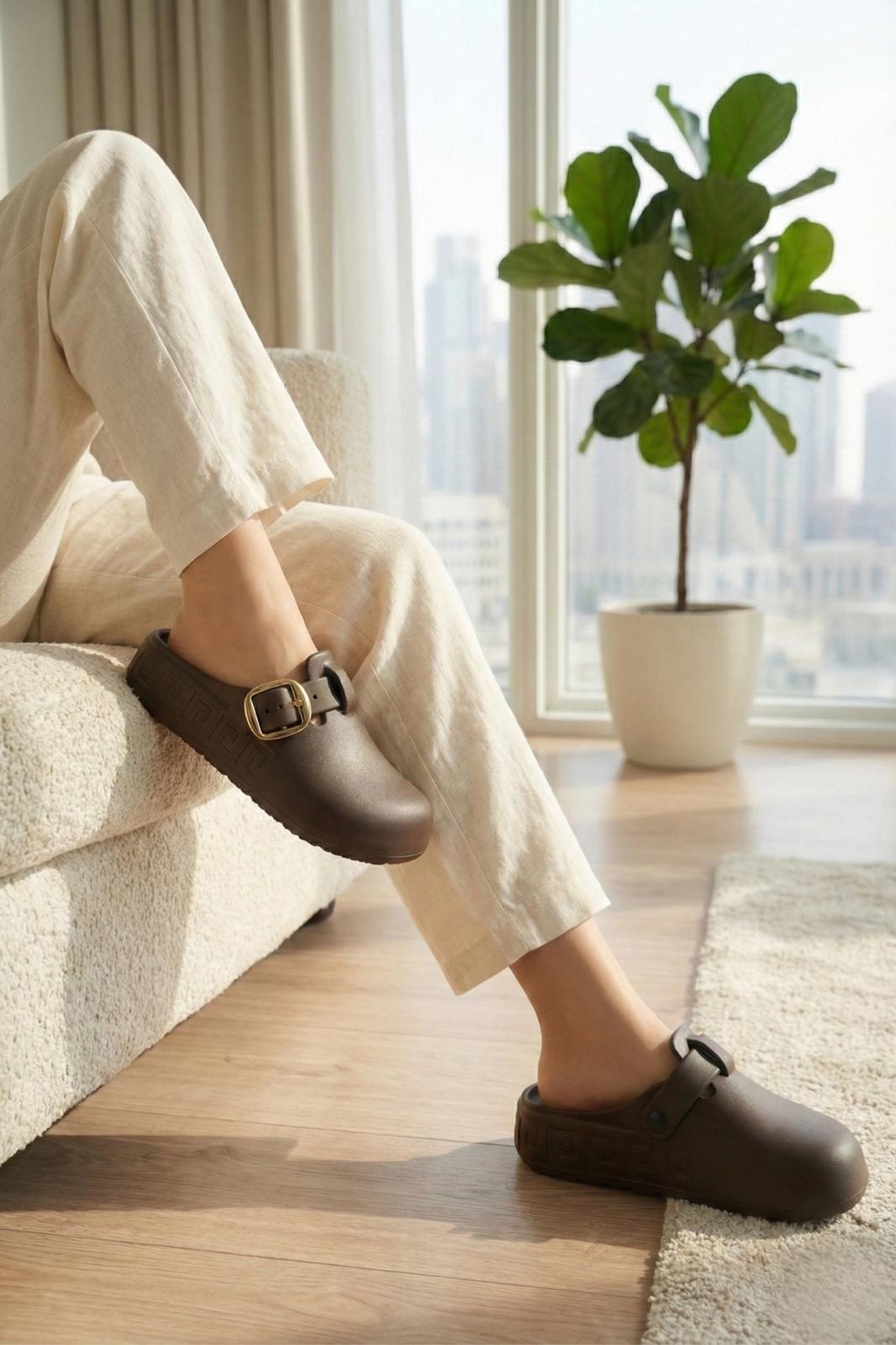 Lovi Kadın Gold Tokalı Geometrik Desenli Comfort Clog Kadın Terlik Lüks Tasarım