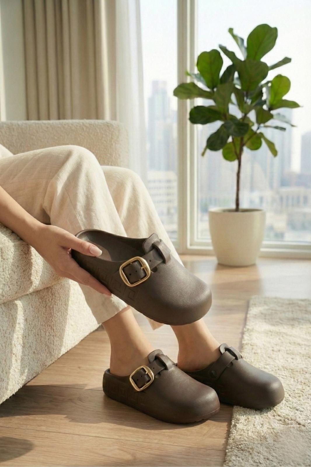 Lovi Kadın Gold Tokalı Geometrik Desenli Comfort Clog Kadın Terlik Lüks Tasarım
