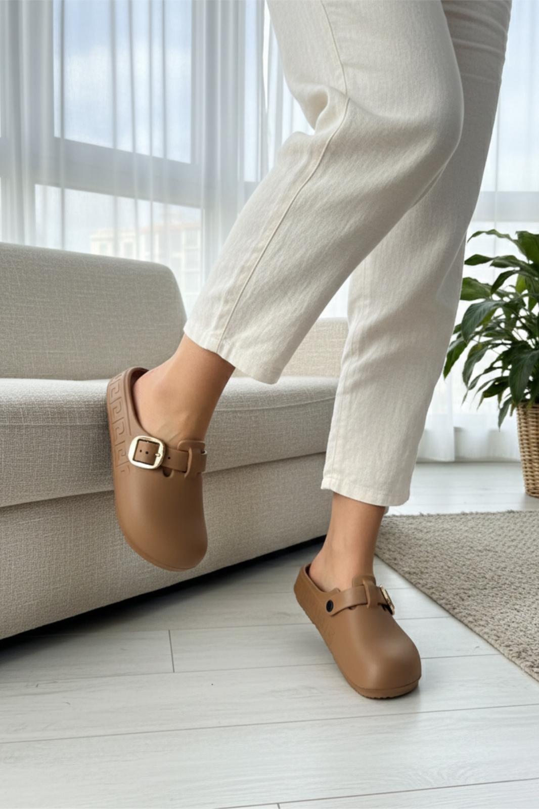 Lovi Kadın Gold Tokalı Geometrik Desenli Comfort Clog Kadın Terlik Lüks Tasarım