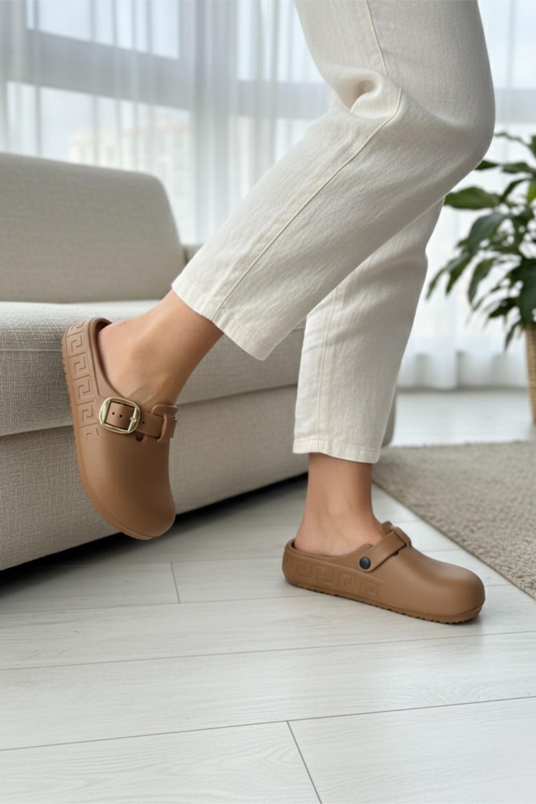 Lovi Kadın Gold Tokalı Geometrik Desenli Comfort Clog Kadın Terlik Lüks Tasarım