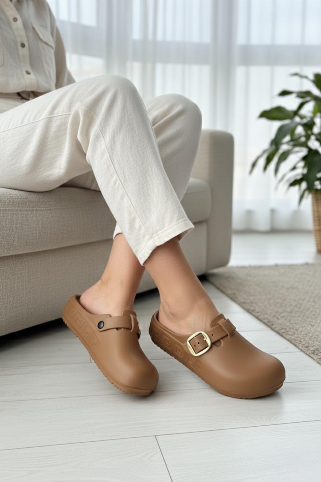 Lovi Kadın Gold Tokalı Geometrik Desenli Comfort Clog Kadın Terlik Lüks Tasarım