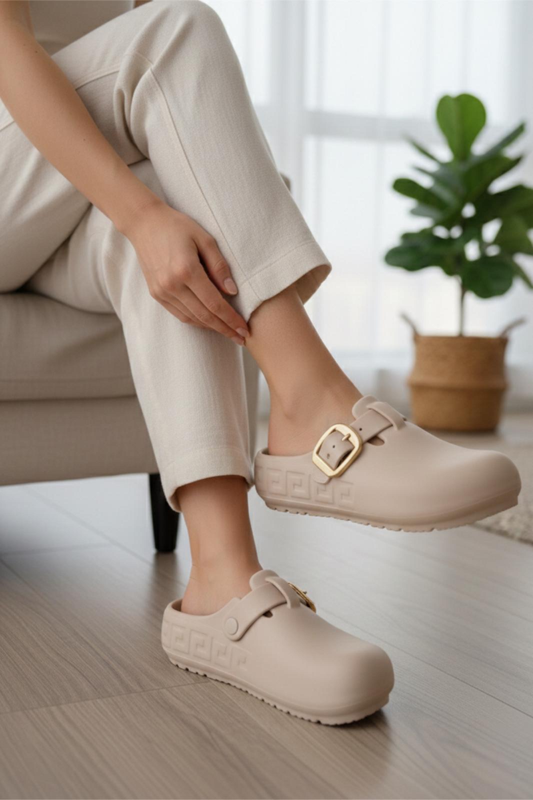Lovi Kadın Gold Tokalı Geometrik Desenli Comfort Clog Kadın Terlik Lüks Tasarım