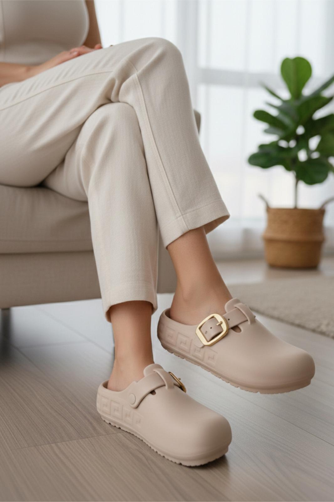 Lovi Kadın Gold Tokalı Geometrik Desenli Comfort Clog Kadın Terlik Lüks Tasarım