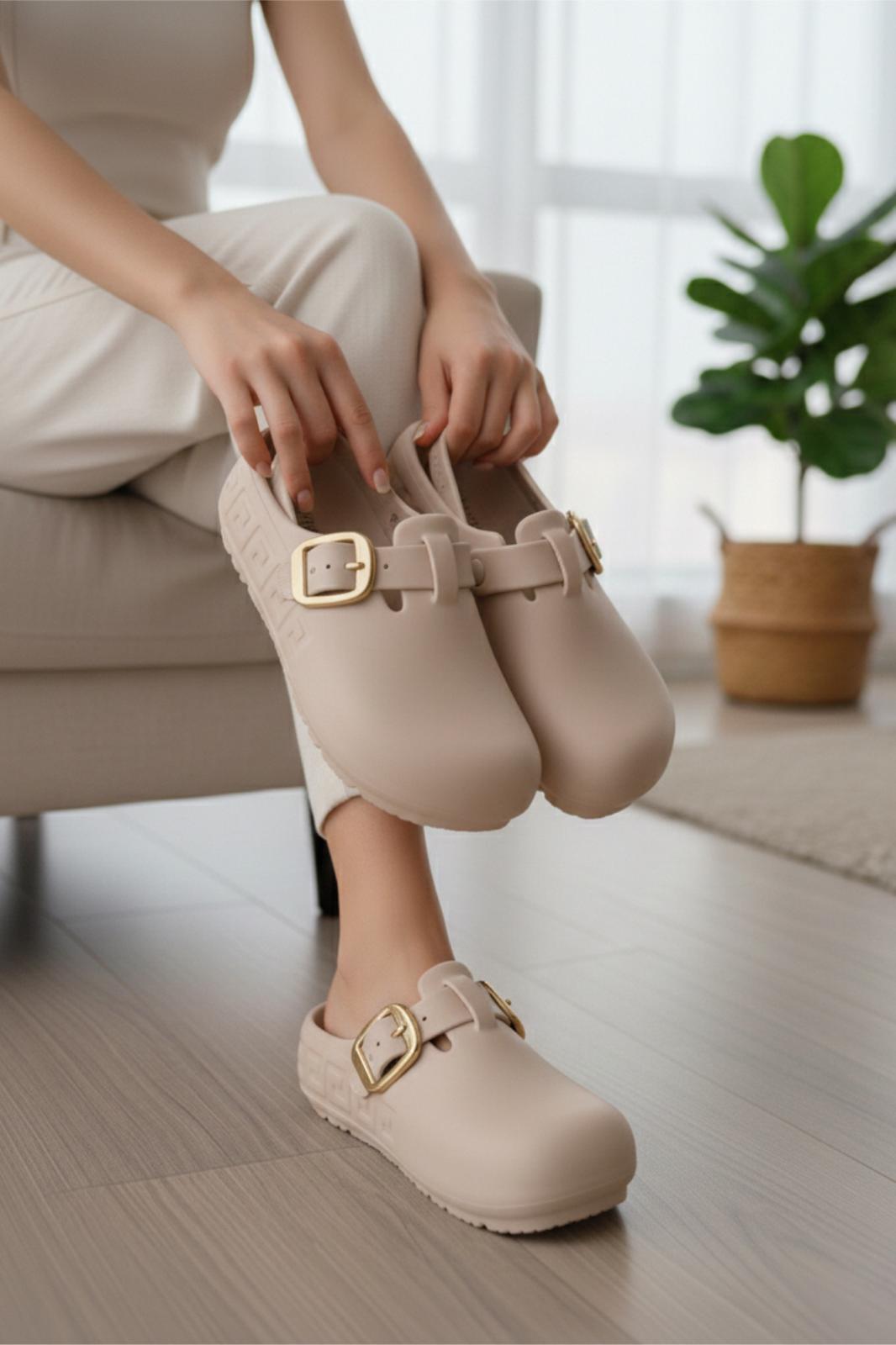 Lovi Kadın Gold Tokalı Geometrik Desenli Comfort Clog Kadın Terlik Lüks Tasarım