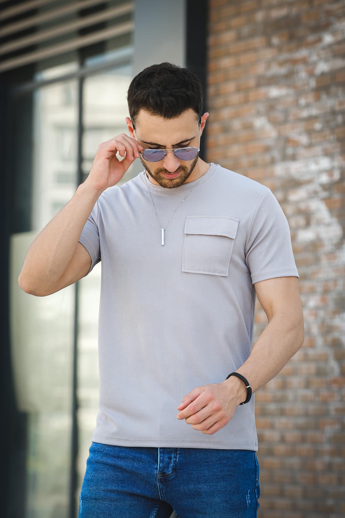 Mela Kolye Hediyeli Tek Cep Slim Fit Likralı Erkek Tshirt