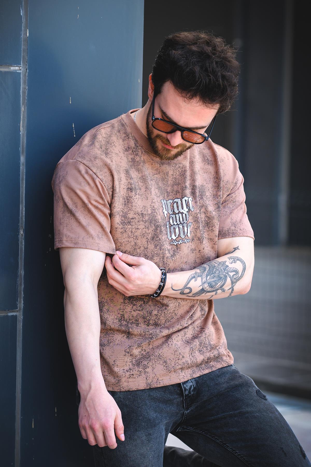 Peace And Love Yıkamalı Sırt ve Ön Baskılı Pamuklu Comfort Erkek Tshirt