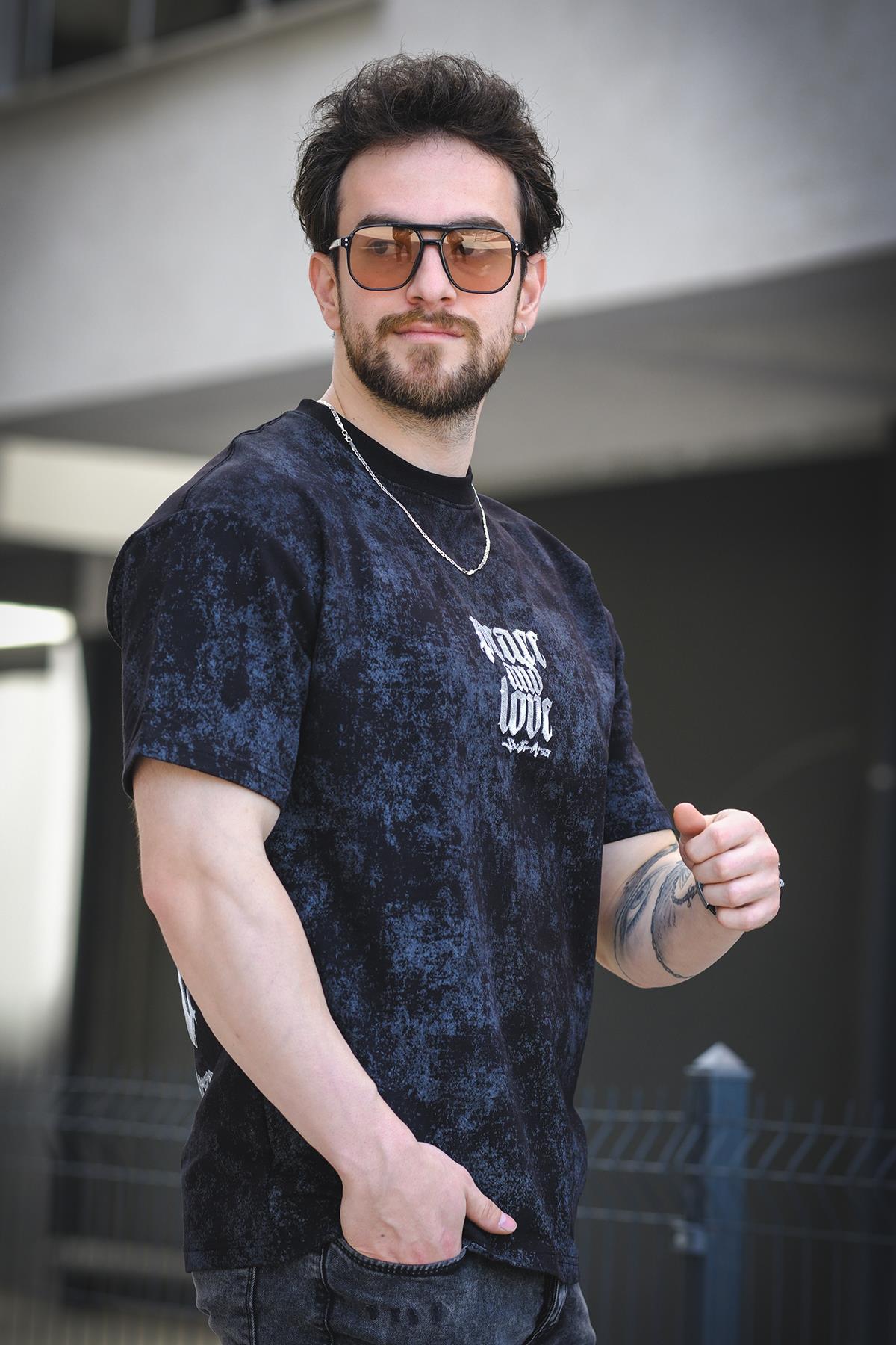 Peace And Love Yıkamalı Sırt ve Ön Baskılı Pamuklu Comfort Erkek Tshirt
