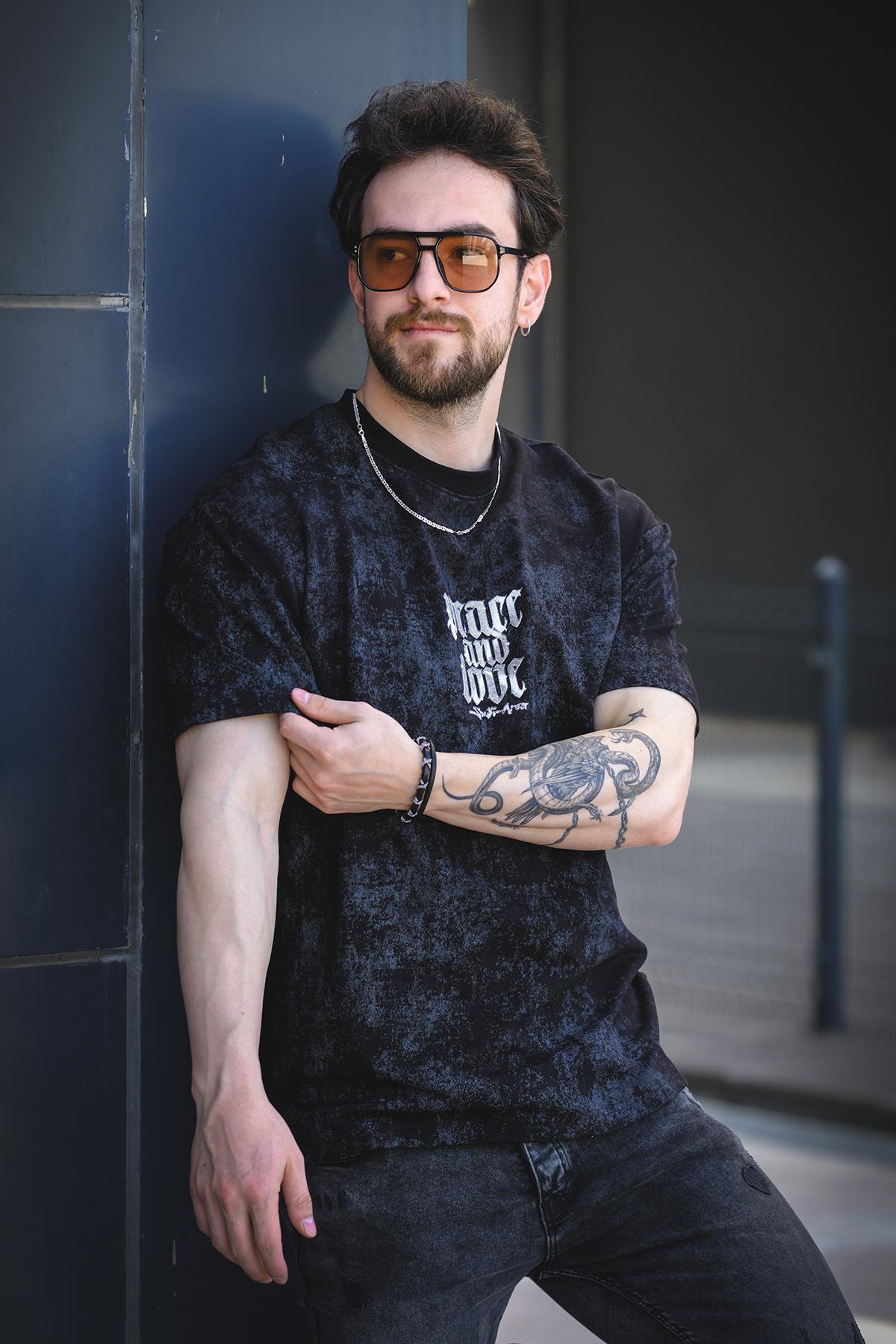 Peace And Love Yıkamalı Sırt ve Ön Baskılı Pamuklu Comfort Erkek Tshirt