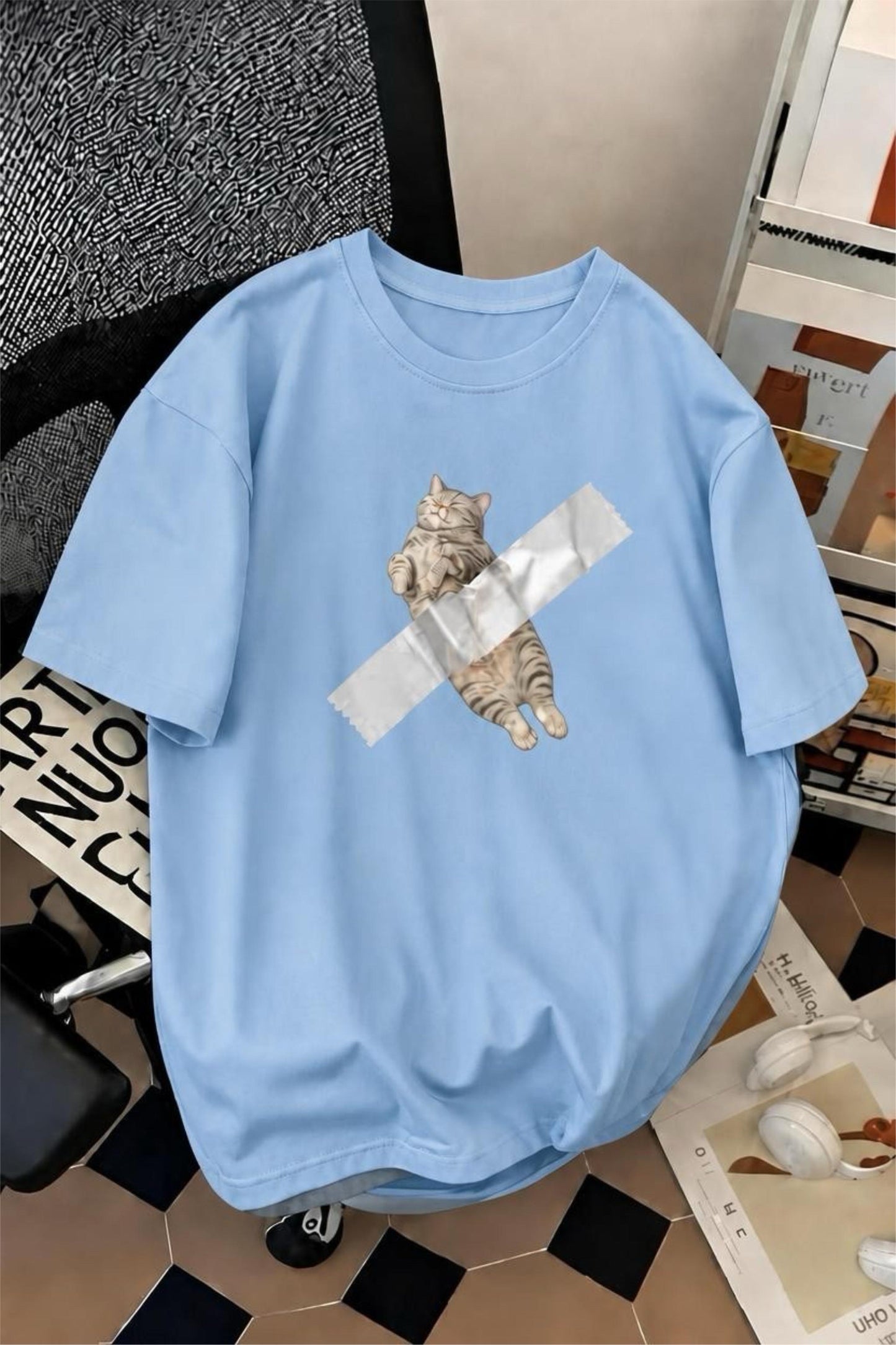 Pop Art Tarzı "Bantlanmış Kedi" Desenli Pamuklu Rahat Unisex Tişört