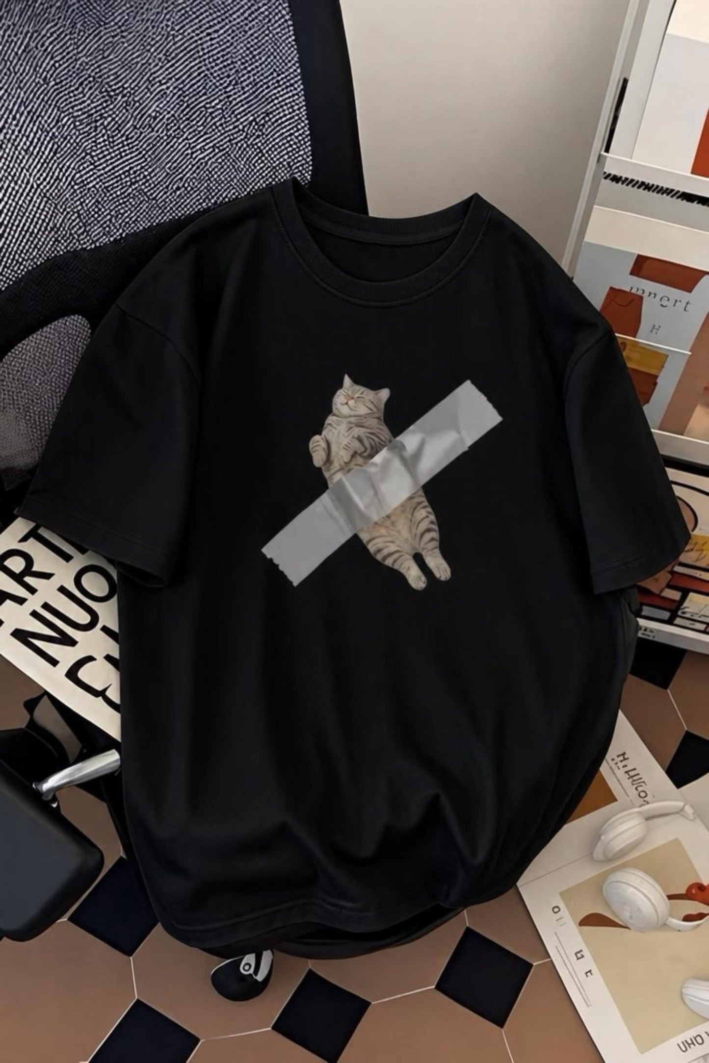Pop Art Tarzı "Bantlanmış Kedi" Desenli Pamuklu Rahat Unisex Tişört