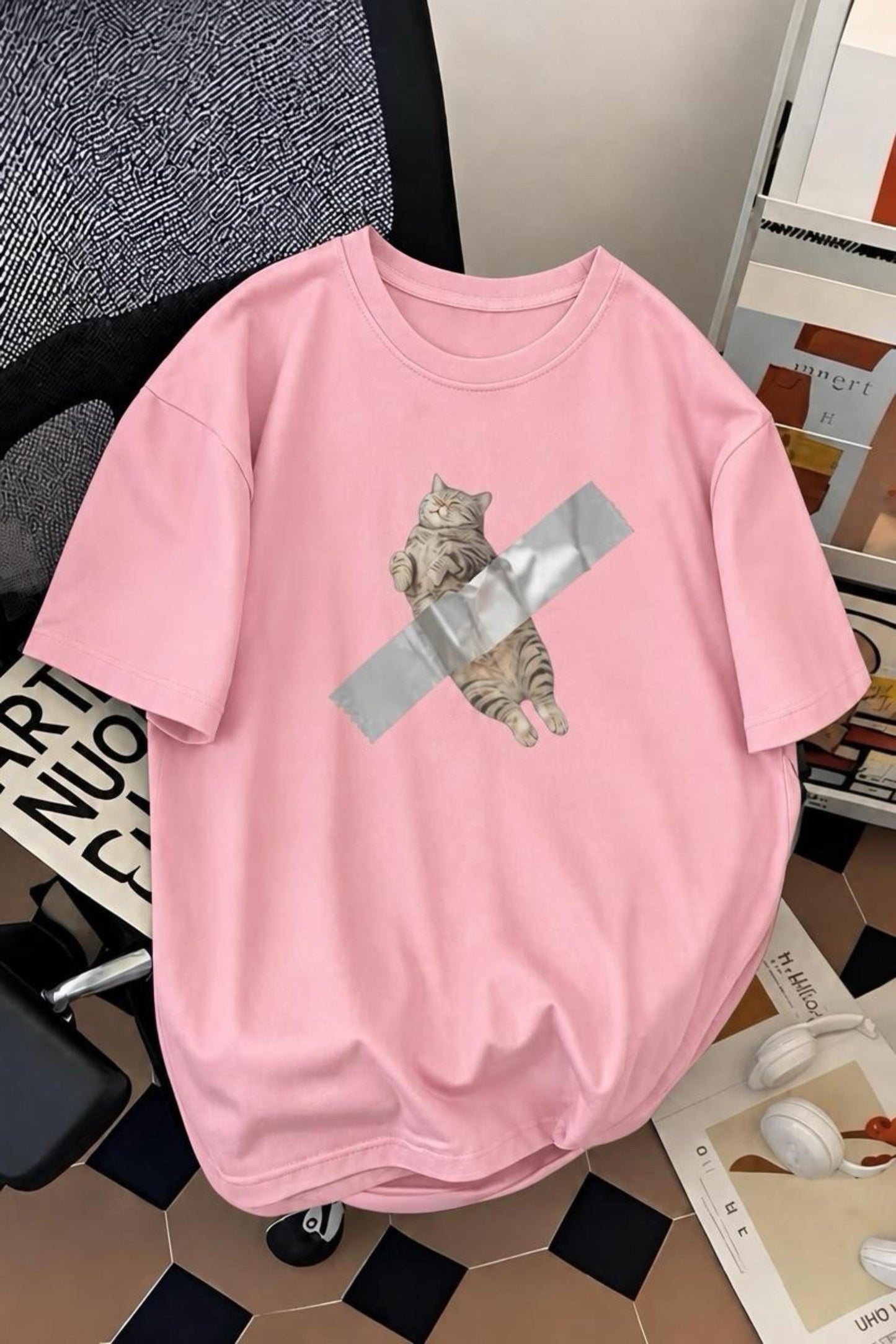 Pop Art Tarzı "Bantlanmış Kedi" Desenli Pamuklu Rahat Unisex Tişört