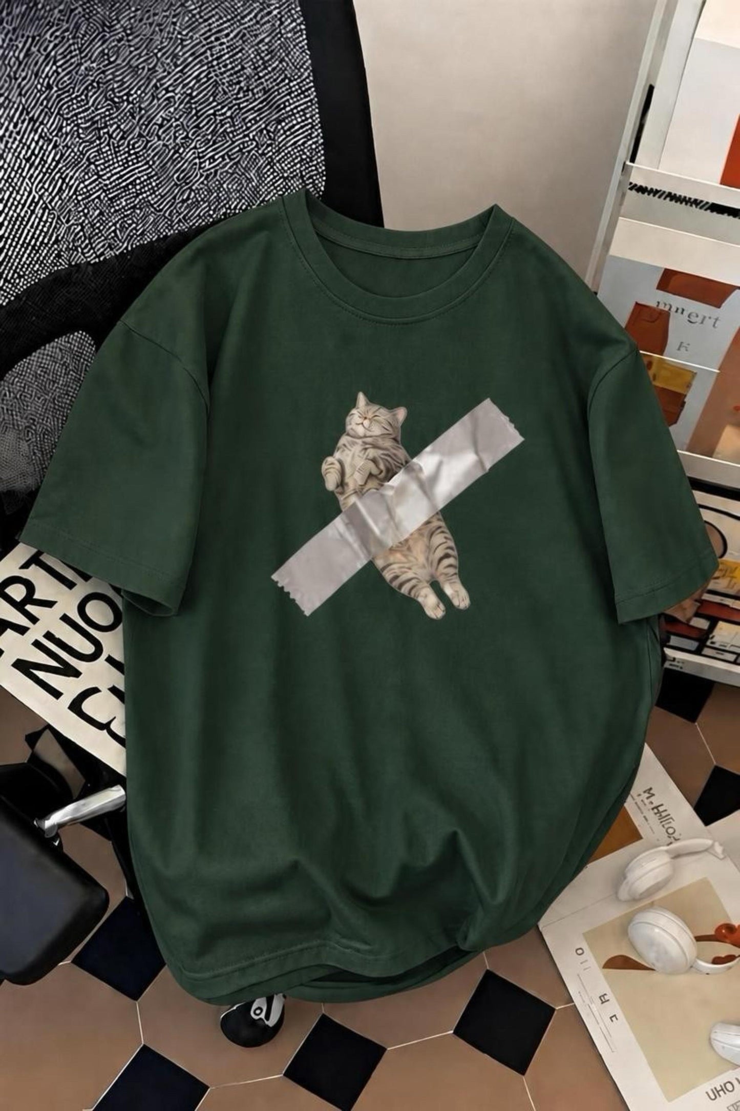 Pop Art Tarzı "Bantlanmış Kedi" Desenli Pamuklu Rahat Unisex Tişört