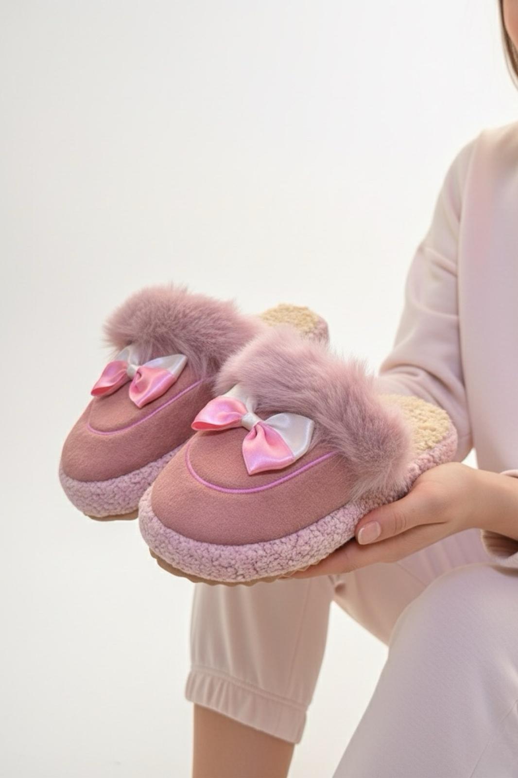 Romy Kurdela Kadın Ev Terliği Peluş Ev Terliği Ses Yapmaz Taban Sıcak Şık Kürklü Terlik