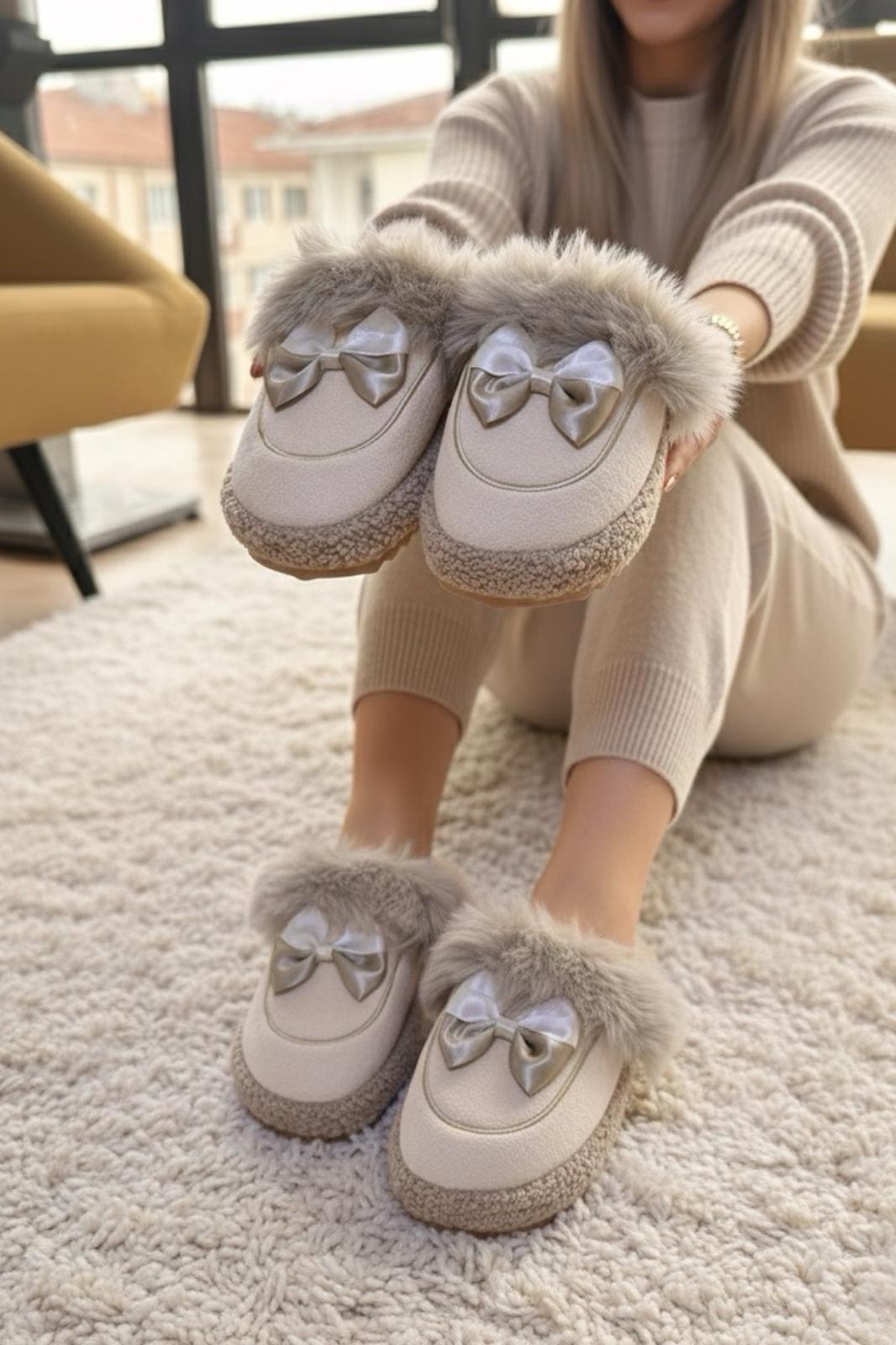 Romy Kurdela Kadın Ev Terliği Peluş Ev Terliği Ses Yapmaz Taban Sıcak Şık Kürklü Terlik