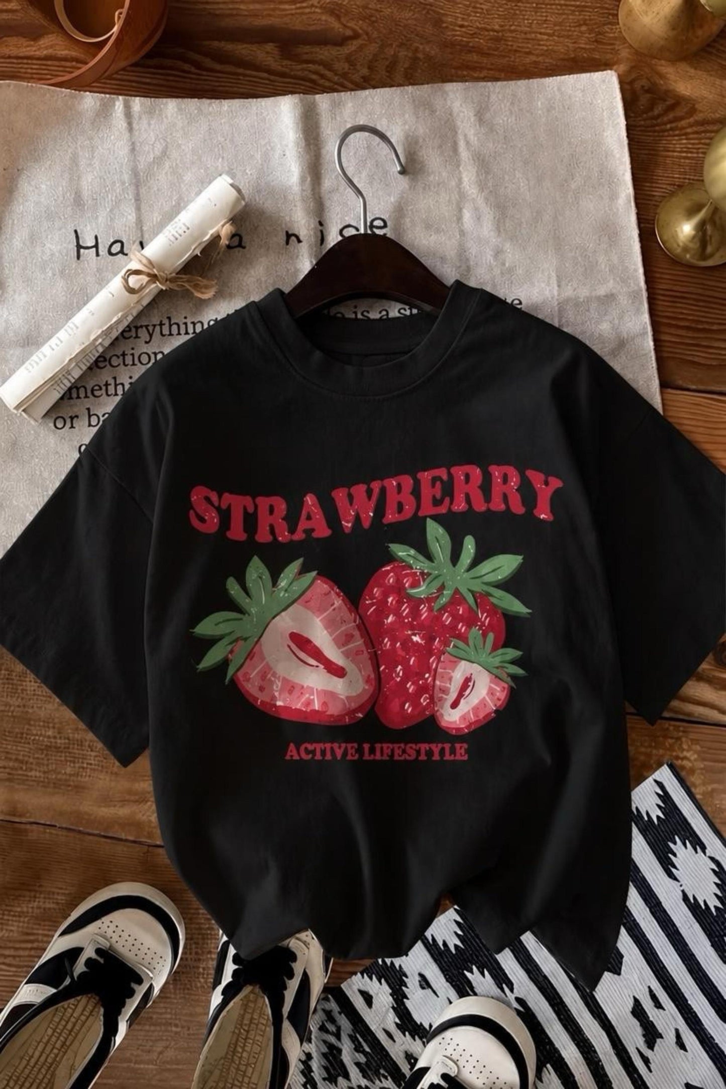 Strawberry Active Lifestyle Bisiklet Yaka Eskitme Baskılı Rahat Kesim Tişört