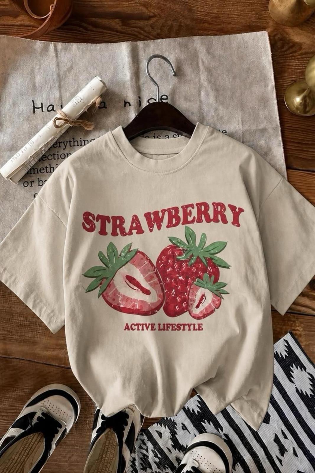 Strawberry Active Lifestyle Bisiklet Yaka Eskitme Baskılı Rahat Kesim Tişört