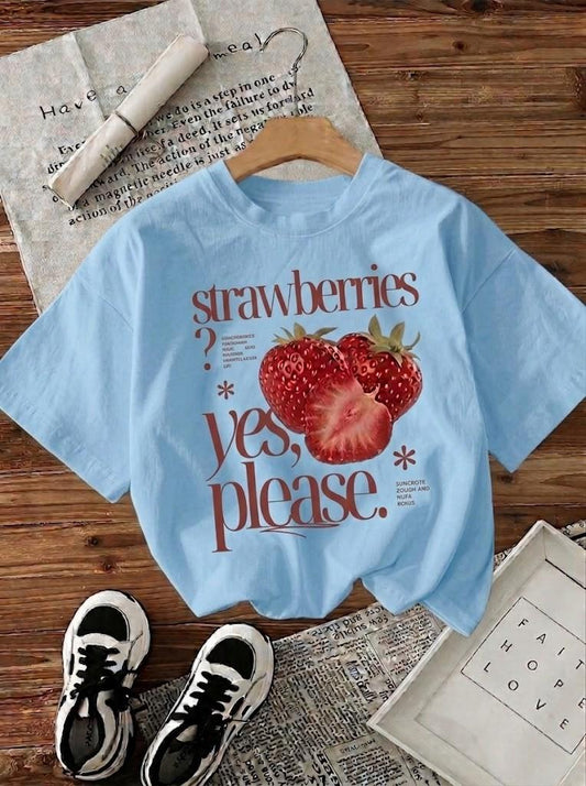 Vintage Tarzı Çilek Baskılı Kadın Oversize Krem Tişört - Pamuklu ve Rahat