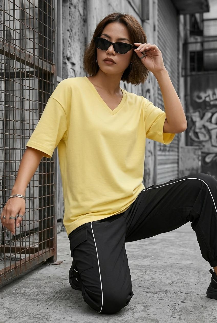 Zey Oversize V Yaka Basic Kadın Tişört - Düşük Omuzlu Salaş Kesim