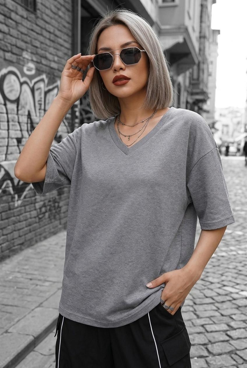 Zey Oversize V Yaka Basic Kadın Tişört - Düşük Omuzlu Salaş Kesim