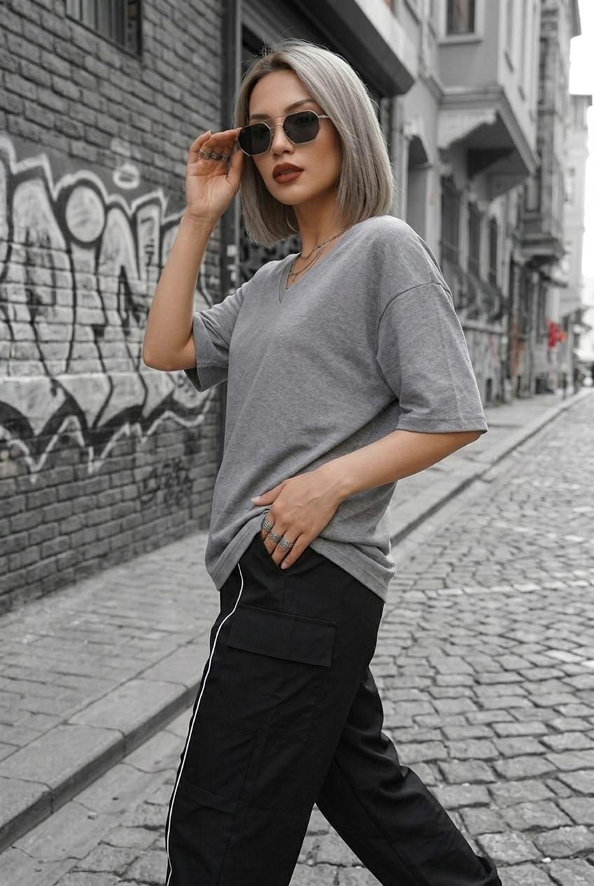 Zey Oversize V Yaka Basic Kadın Tişört - Düşük Omuzlu Salaş Kesim