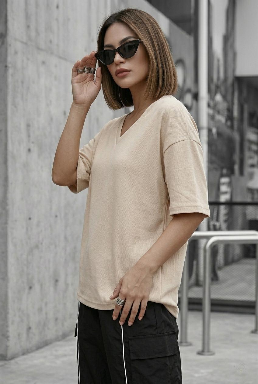 Zey Oversize V Yaka Basic Kadın Tişört - Düşük Omuzlu Salaş Kesim
